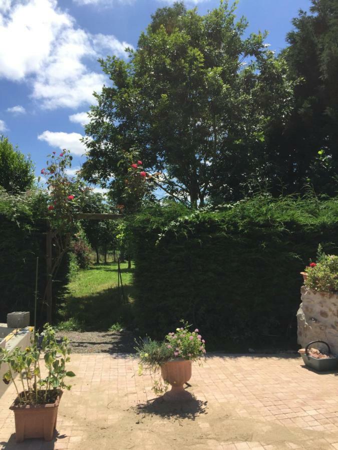 Gite Climatise De La Haute Rue Touvois Экстерьер фото